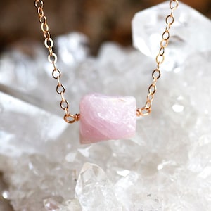 Raw Kunzite Necklace - Raw Stone Necklace - Kunzite Jewelry - Crystal Necklace - Heart Charka Crystal Jewelry - Gift for Her bild 3