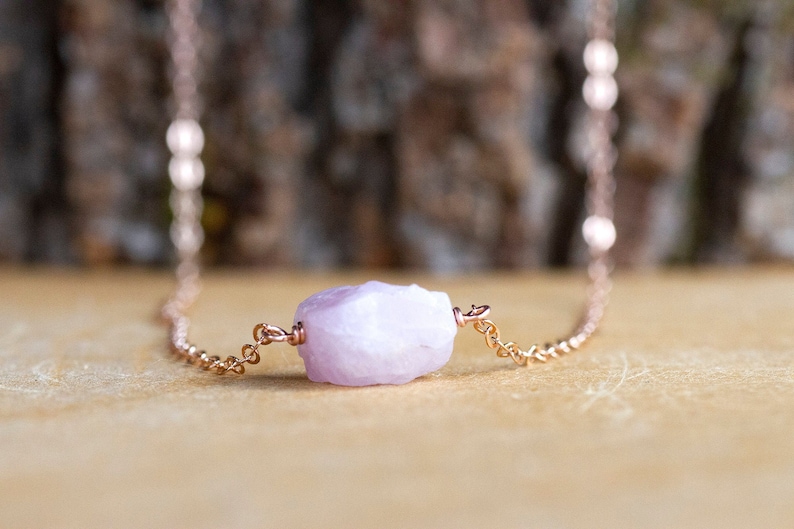 Raw Kunzite Necklace - Raw Stone Necklace - Kunzite Jewelry - Crystal Necklace - Heart Charka Crystal Jewelry - Gift for Her bild 1