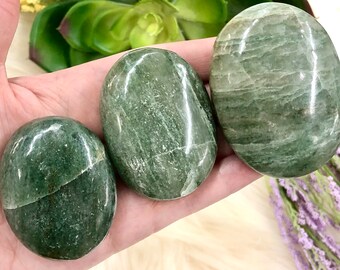 Green Aventurine Palmstones - Green Aventurine - Heart Chakra - Meditation stone - Prosperity Crystal - Altar Decor - Crystal Grid