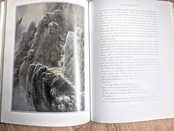 Ilustrado El Hobbit de JRR Tolkien ilustrado por Alan Lee en cuero marron Bilbo Bolson El senor de los anillos De ida y vuelta Etsy Espana