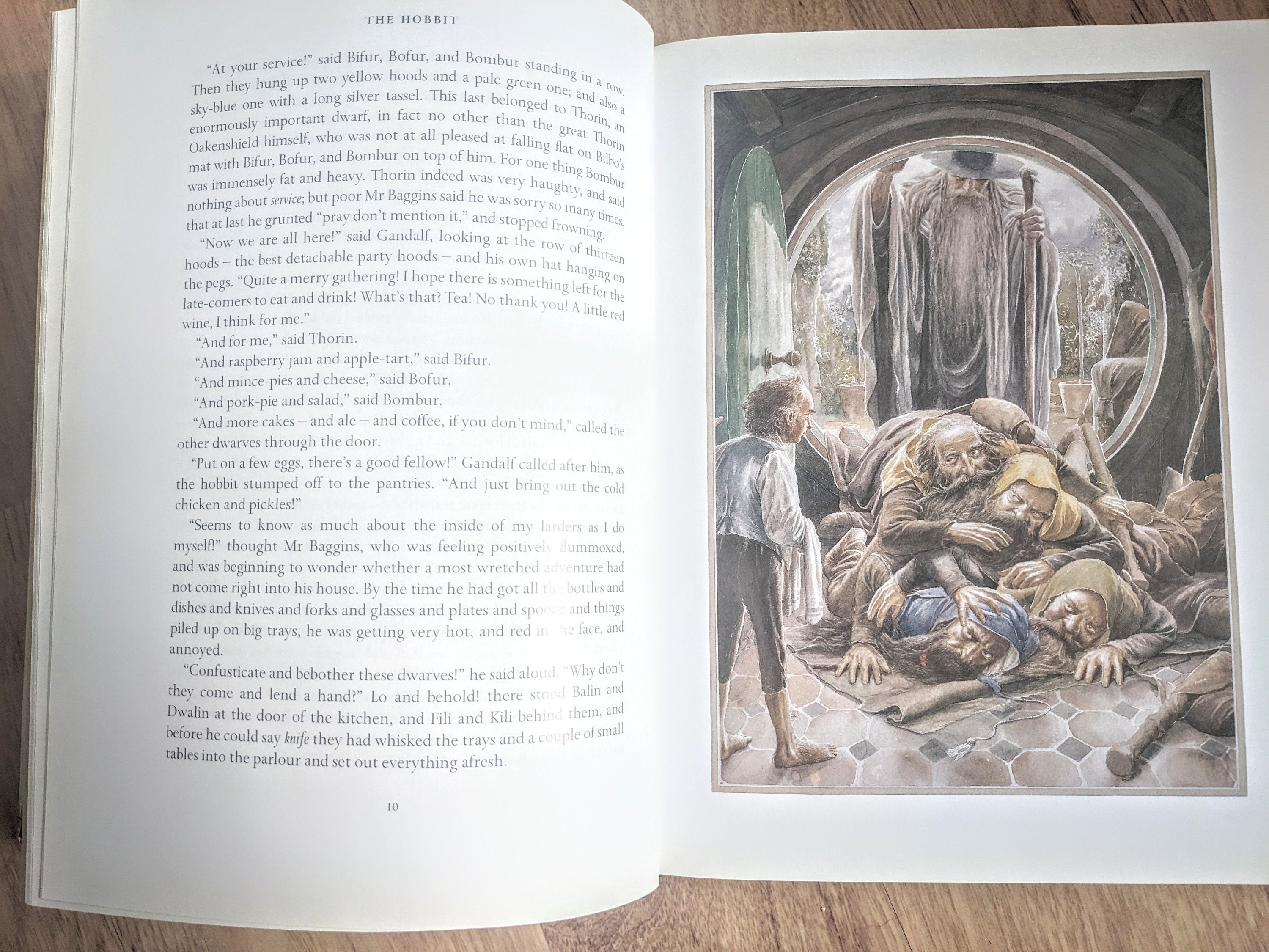 EL HOBBIT Ilustrado por Alan Lee (Tapa dura) – Librería Regina Coeli