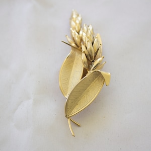 Vintage Gold tone brooch 1960&#39;s