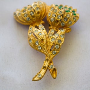 Shiny colorful vintage flower gold tone brooch 1960&#39;s