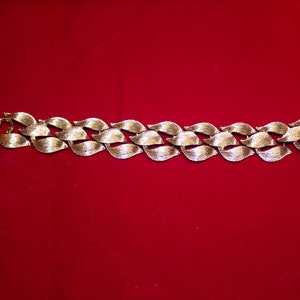 1950&#39;s LISNER signed vintage bracelet leaf design