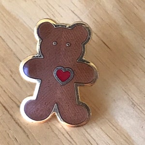 Vintage Hallmark Cards 1986 HMK CDS Teddy Bear Red Heart Enamel Lapel Pin brooch