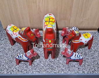 Vintage Dala wooden horses. A set of 7