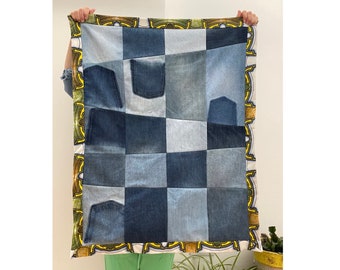 Vintage denim patchwork quilt, babydeken, speelkleed - duurzaam gerecycled