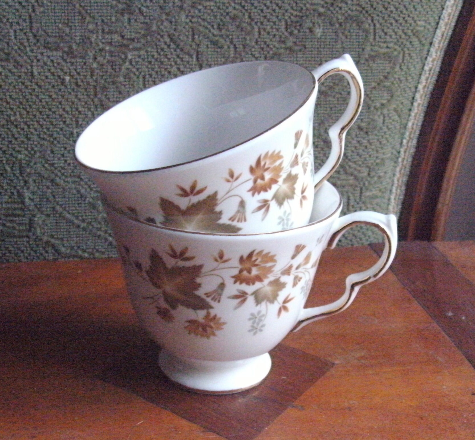 Années 1970 Paire de Tasses à Thé Colclough Originales, Vintage en Porcelaine d'os/Joli Design