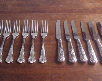 1969 Beau, décoré, de qualité, VINERS, Sheffield plaqué argent 18/8 ensemble assorti de 6 couteaux/6 fourchettes (taille de thé)/UN propriétaire. O/all EXCEL.