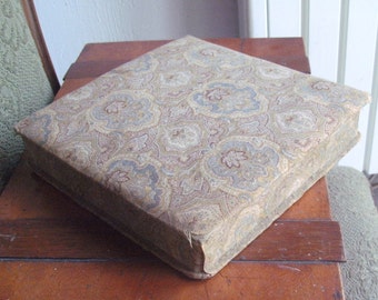 1900s -Lovely FRENCH,antique fabric-covered " BOUDOIR"sewing box/handkerchief box with padded top/"Viyella-style"fabric/collectable