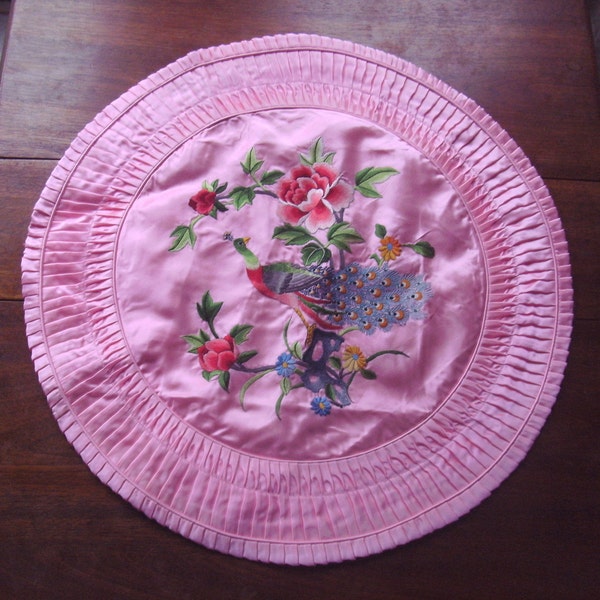 INUTILISÉ DES ANNÉES 1970 - Superbe housse de coussin boudoir en soie/satin brodée rose foncé, soie brodée/satin, oreiller doublé/housse de coussin/bords froncés. Exceller.