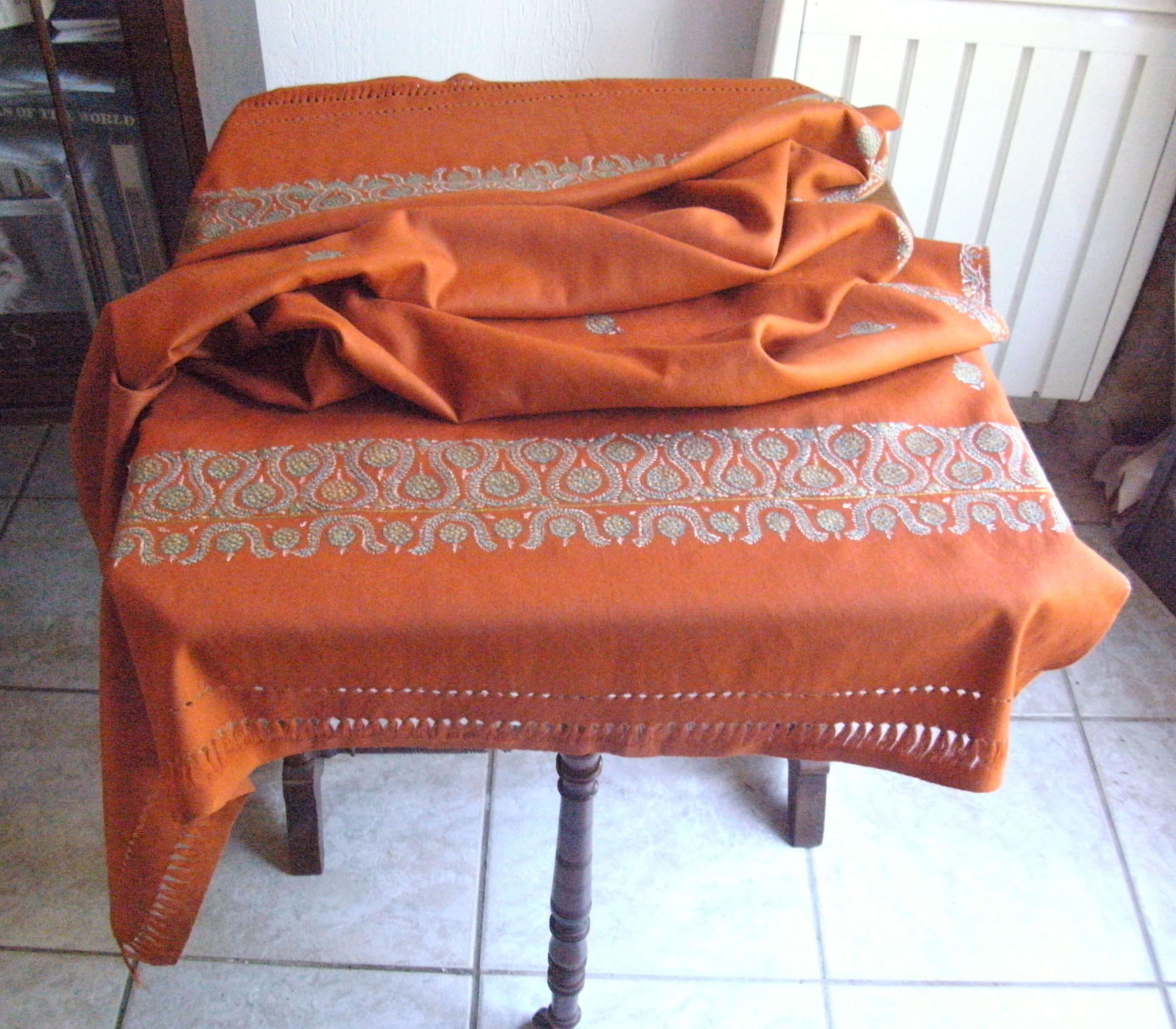 Inutilisé Des Années 1960 -Superbe Orig.vtg.large Brodé à La Main en Laine de Cachemire/Châle Du Nép