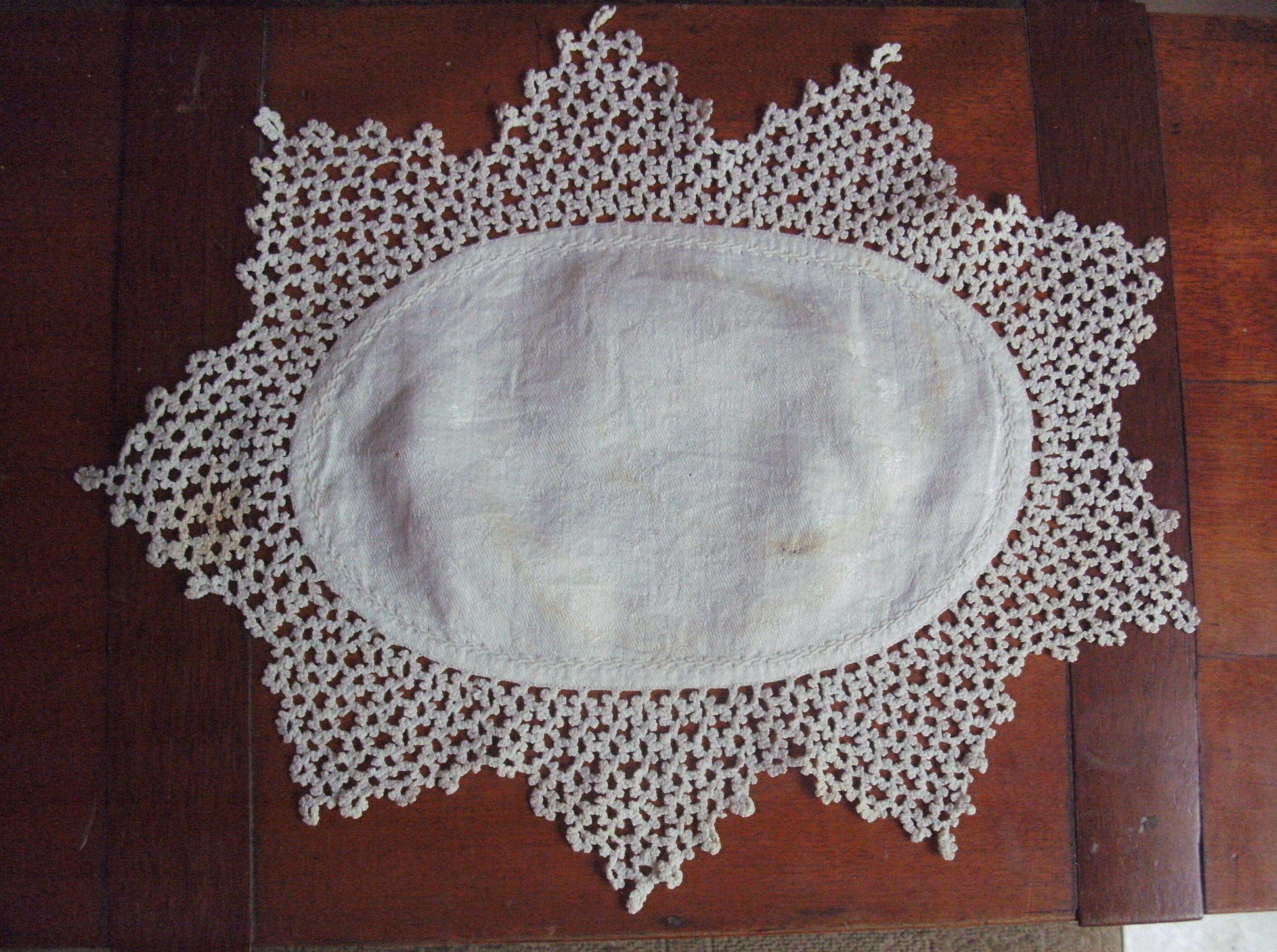 C19-Victorien - Exquis, Qual. Crochet à La Main/Trèfle à Motifs Damassé Doily-Orig.vtg. 11 X 9 Un Pr