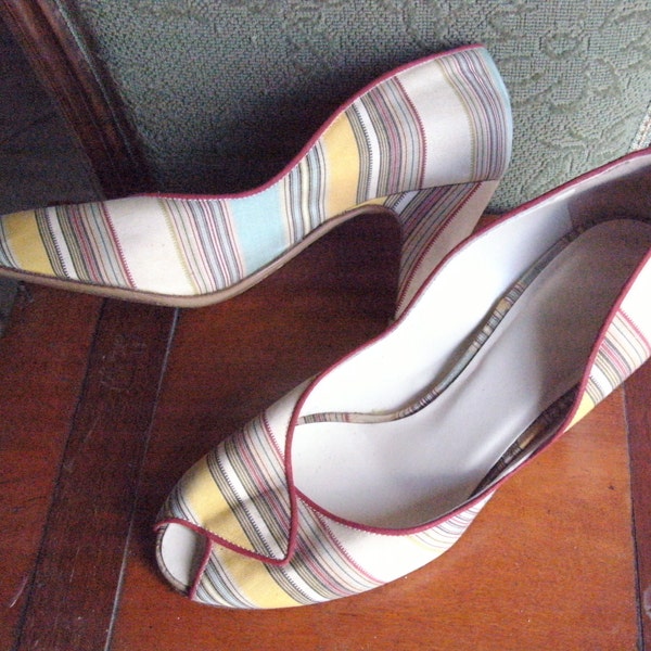 1990's Classy,quality vtg.VERO CUOIO(Italy) peep-toe,heeled striped fabric(poss.silk/sim.)leather soles/inners.Size 38(Eu)Worn once.EXC