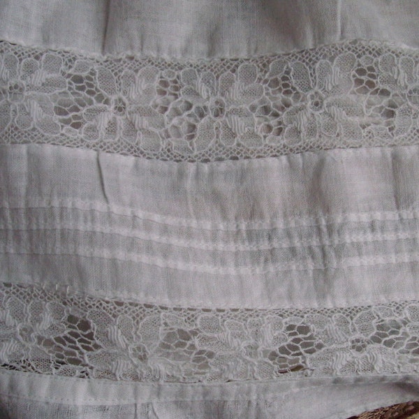 1900's/10'sEDWARDIAN-Orig.vtg.pretty,long white fine soft muslin-type cotton petticoat/underslip+ intricate LACE & PINTUCK detail.One owner.