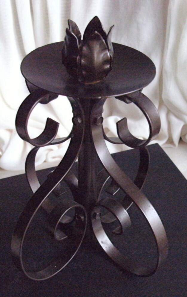 Vintage d'avant Les Années 1970 - Insolite, Petit, Attrayant Scrolled Métal Simple Bougeoir