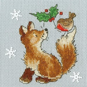 Bothy Threads XMAS29 Christmas Friends - Kit de point de croix Renard et Robin par Margaret Sherry avec carte à trois volets