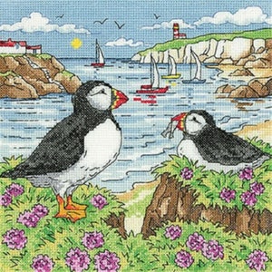Créations artisanales - Au bord de la mer - Kit de point de croix macareux rivage par Karen Carter