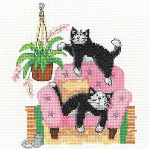 Heritage Crafts - Catz & Co - Karen Carter による遊び心のある猫のクロスステッチキット