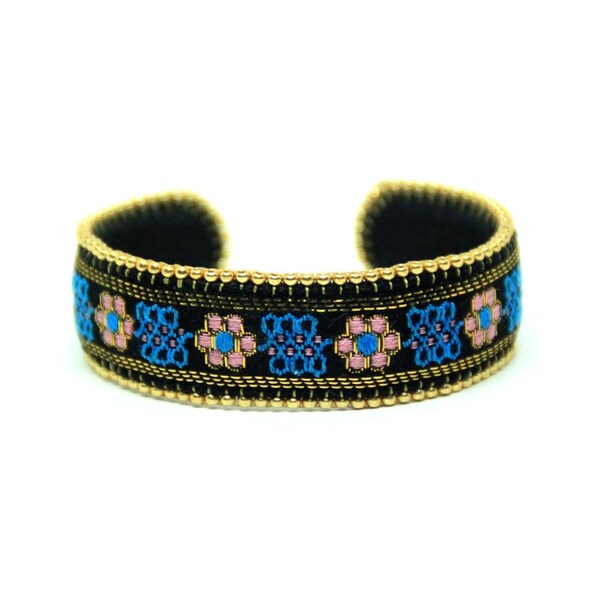 Bracelet jonc fleuri, bijou bleu rose noir, perles de rocaille dorées brodées, cadeau pour elle, fête des grands mères