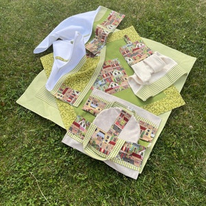 CENTERPIECE BASE GREEN houses ideal for picnic, shabby kitchen schic, country house