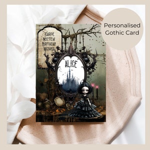 Carte d'anniversaire gothique effrayante, fille, carte d'anniversaire morbide pour fille gothique, poupée effrayante personnalisée, anniversaire d'Halloween, citation latine de Carpe Noctem
