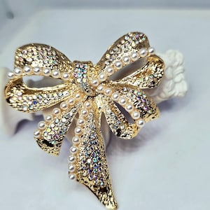 Beautiful Bow Brooch, Pearl and Glass Rhinestines Brooch, Gold Tone, Bow Pin