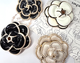 Camellia Flower Black Enamel Gold Tone Brooch Pin Retro Inspired Broach No5 Faux Pearl Decorated