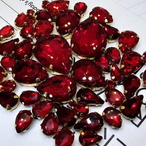 50 stuks donkerrode siamese druppelmix naaikristallen glas diamant gouden klauwsteentjes edelstenen