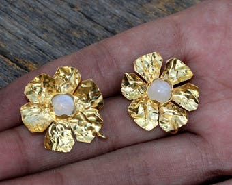 1 Pair Gold Plated Natural Rainbow Moonstone Stud Ear-post / 28x24mm Flower Ear-post / Gemstone Earpost  / Jewelry Making / Jewelry Supplies