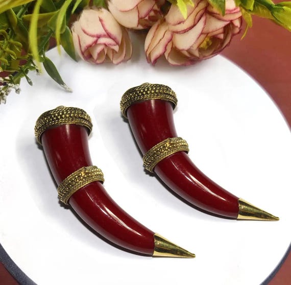 1 Pc 88-91x26mm Maroon Resin Horn Pendant / Delicate Resin