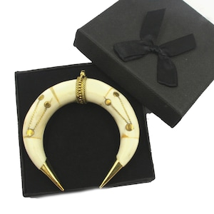 Colgante de cuerno de media luna de diseño de hueso de búfalo de origen ético / Colgante de cuerno doble hecho a mano / Suministros de joyería DIY / Regalo para ella