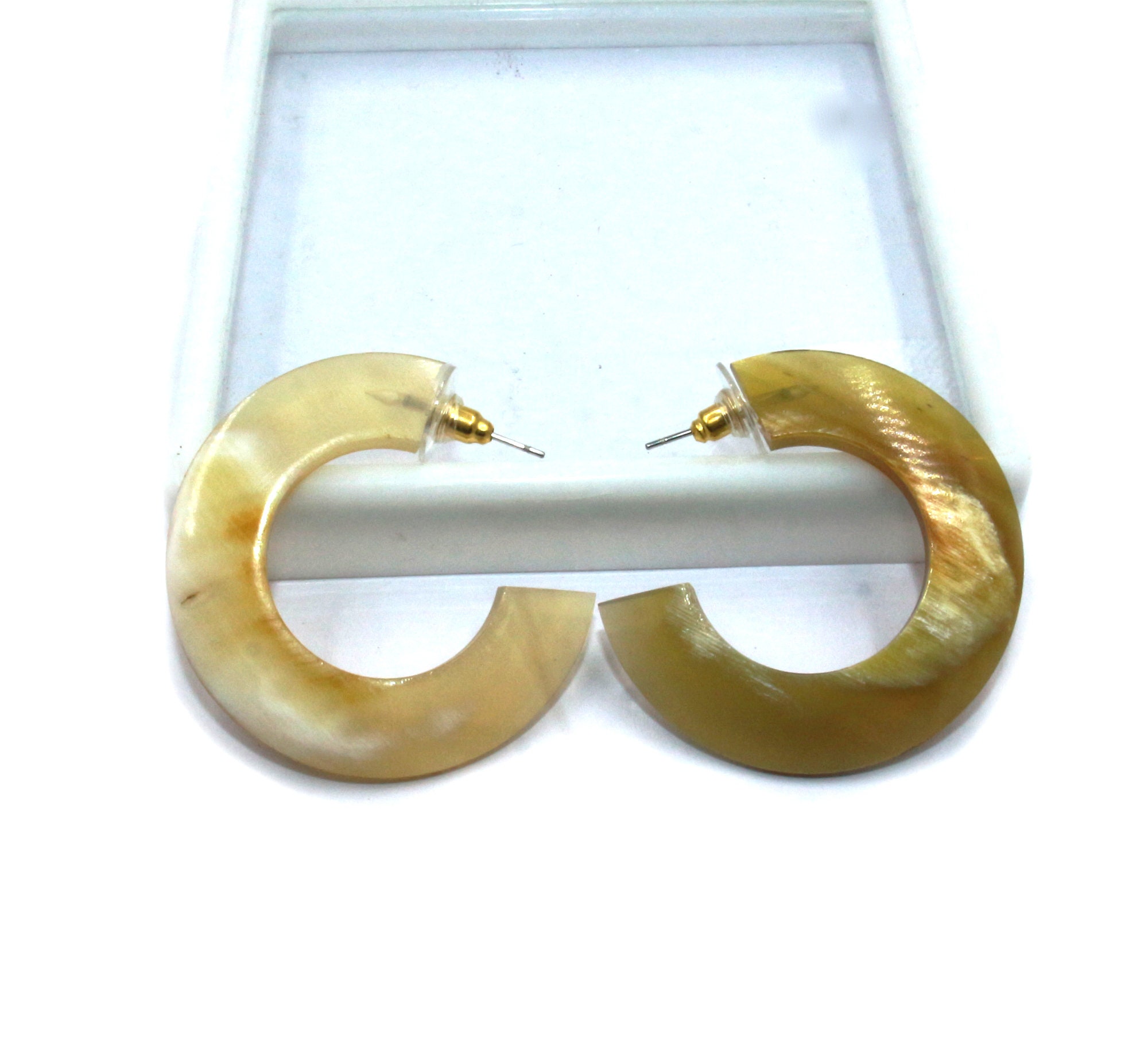 Boucles D'oreilles En Corne De Buffle Rouge - Fait Main - Cadeau Artisanal - Neuf Avec étiquettes