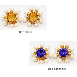 Peut inclure: Deux paires de boucles d'oreilles avec un sertissage en or et une pierre pr&eacute;cieuse ronde entour&eacute;e de perles. La premi&egrave;re paire pr&eacute;sente une pierre pr&eacute;cieuse citrine jaune et la deuxi&egrave;me paire pr&eacute;sente une pierre pr&eacute;cieuse tanzanite violette. Les boucles d'oreilles sont &eacute;tiquet&eacute;es "Nov-Citrine" et "Dec-Tanzanite".
