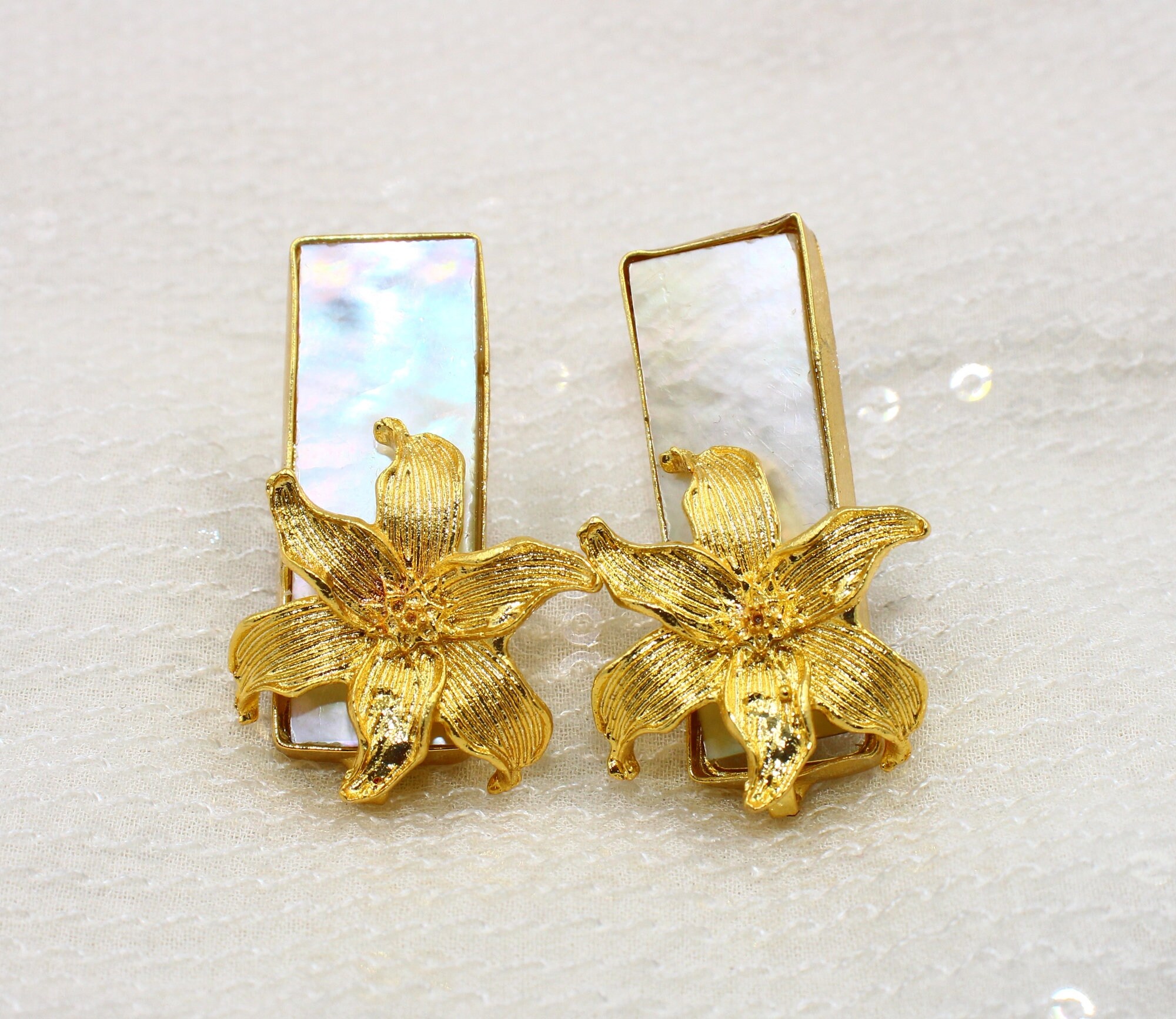 22kt Gold Plated Mother of Pearl Flower Earrings 38x27mm Etsy