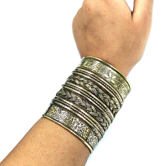 エスニック風彫刻オープンバングル エスニック風彫刻オープンバングル 楽天市場】bijouxkei