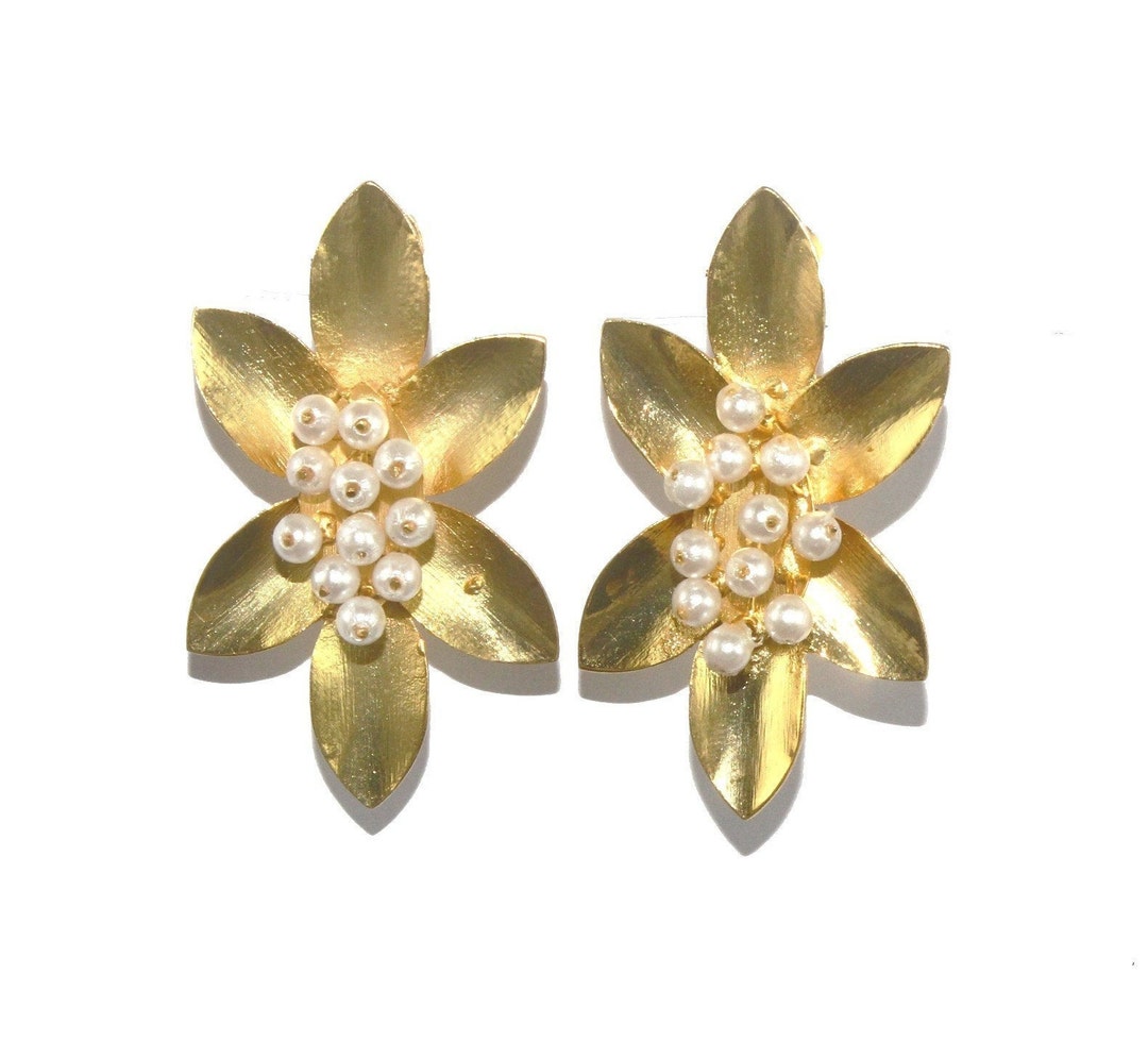 48x27mm 22kt Gold Plated Brushed Ear-post / Pearl Flower Stud - Etsy