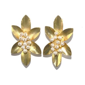 48x27mm 22kt Gold Plated Brushed Ear-Post / Pearl Flower Stud Ear-post / DIY Jewelry Making Components / Post Ear / Earrings Findings / PE47