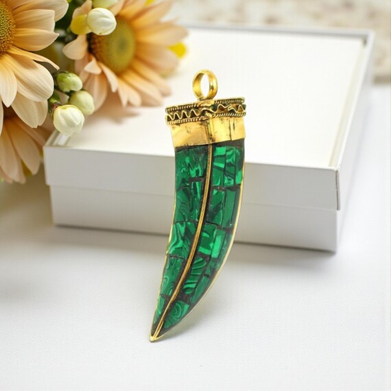 Collier Unique En Laiton Et Malachite – Pièce Occasion élégante Et Originale