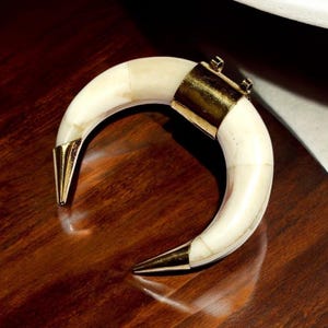 1 Pc Ethically Sourced Buffalo Bone Double Loop Crescent Horn Pendant White Bone Double Horn Pendant Bohemian Large Horn Pendant DIY Jewelry