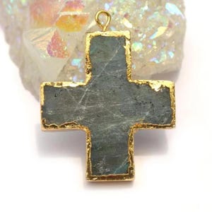 Colgante de cruz de labradorita electrochapada en oro de 24 kt, 33 x 26 mm, colgante de piedra preciosa tallada, suministros para hacer joyas, accesorios para collares, SKU2028