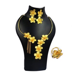 Prawdziwy pozłacany zestaw biżuterii bankietowej z kwiatów hibiskusa, ręcznie robione kolczyki kwiatowe i naszyjnik z kwiatowym pierścionkiem, kołnierzyk na imprezę