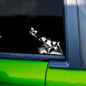 Brittany Hunting Dog Pheasant Decal – Bird Dog Vinyl Sticker for Car, Truck, Cooler – Spaniel with Flushing Pheasant – Upland Hunter Gift bild 1