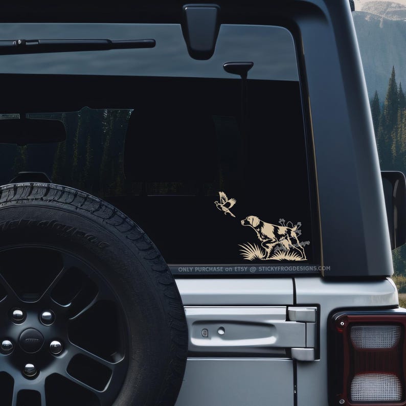 Brittany Hunting Dog Pheasant Decal – Bird Dog Vinyl Sticker for Car, Truck, Cooler – Spaniel with Flushing Pheasant – Upland Hunter Gift bild 4