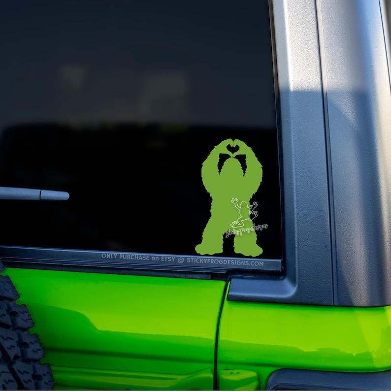 Calcomanía de Sasquatch pequeño - Pegatina de Pie Grande - Calcomanía de huevo de Pascua escondido - Adhesivo de vinilo para ventana con manitas de Sasquatch en forma de corazón - Regalo de Sasquatch imagen 5