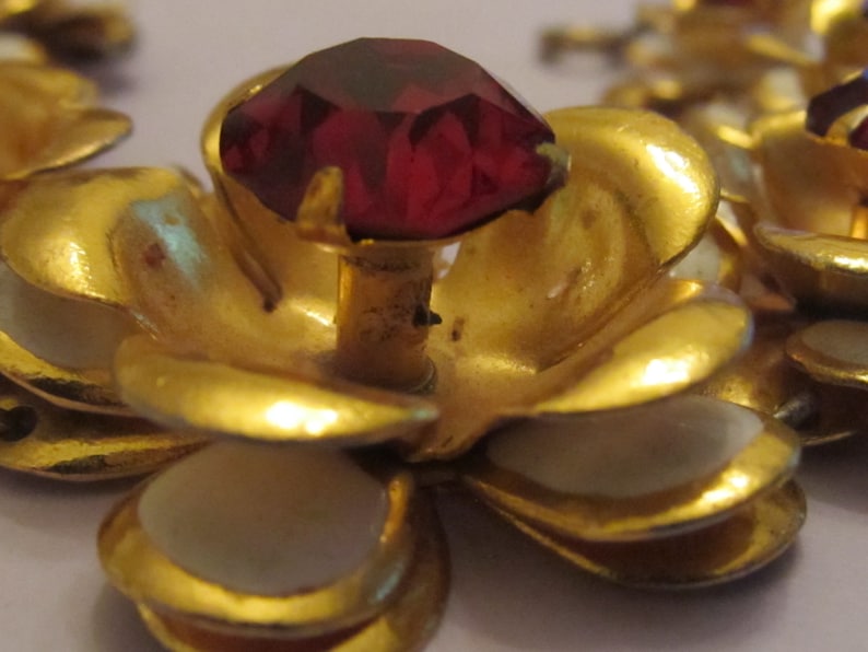 Vintage Gold Tone Flower Necklace with Red Rhinestones