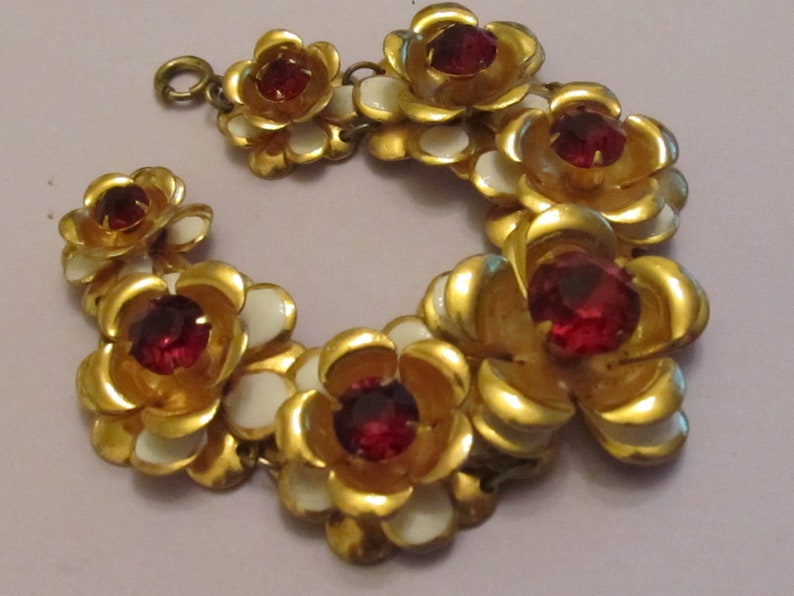 Vintage Gold Tone Flower Necklace with Red Rhinestones