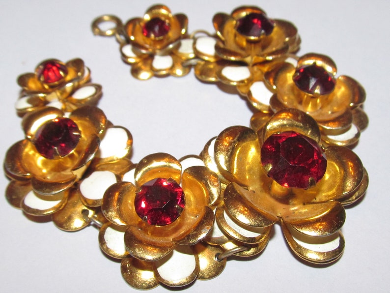 Vintage Gold Tone Flower Necklace with Red Rhinestones