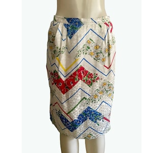 Vintage Anne Crimmins Silk Skirt – 1980s Designer Skirt Size S – White with Red, Blue & Yellow Floral Print – Retro Uni Collection