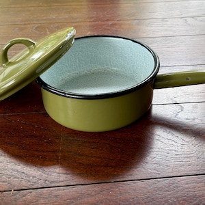 Vintage WESTEN BASSANO Enameled Pot in Sage Green with Handle Lid and Blue Interior in Made in Italy RARE 1960s Kitchen Pan Decor gift.